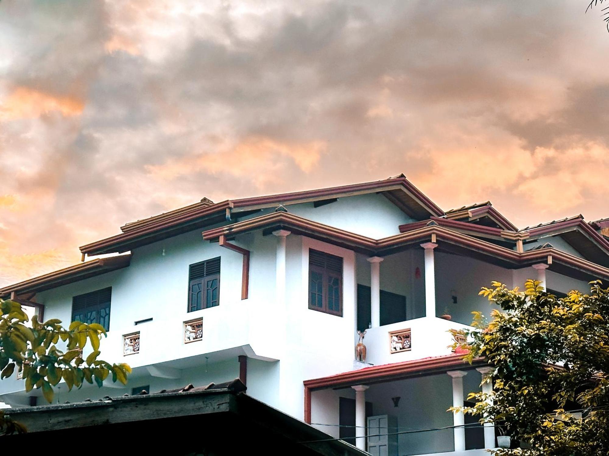 Golden Town Hostel Tangalle Exterior photo